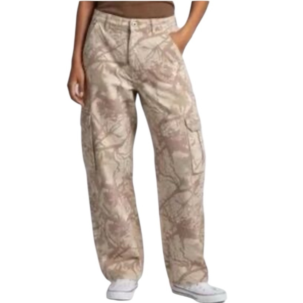 Refrain Printed Beige Cargo Wide Leg  Pants with Abstract Pattern